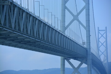 Fototapeta premium 兵庫県 明石市の明石海峡大橋