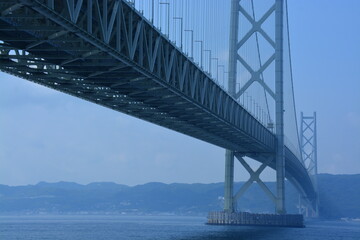 Fototapeta premium 兵庫県 明石市の明石海峡大橋