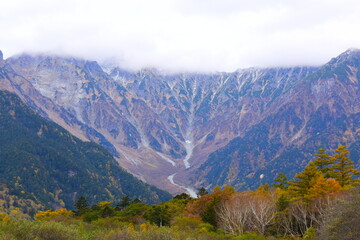 Fototapeta premium 長野県 松本市の上高地の景観