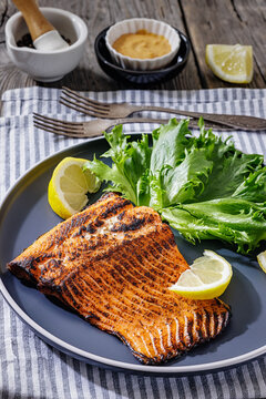 Salmone alla piastra grilled fish on a plate