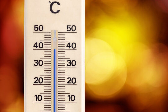 Climat et m&eacute;t&eacute;orologie, hausse des temp&eacute;ratures et vague de chaleur - thermom&egrave;tre affichant une temp&eacute;rature de 40 degr&eacute;