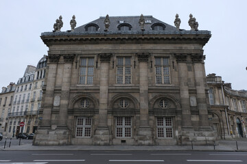 Obraz premium Classical/Neoclassical building façades, columns, pediments, Statues, Greco-Roman shapes and design, Ornaments... From this Architectural style inspired by Classical Antiquity. Mostly taken in Paris.