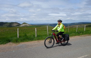 Naklejka premium En vélo sur la Cham des Bondons vers le Mont Lozère. Florac - Lozère - Occitanie 