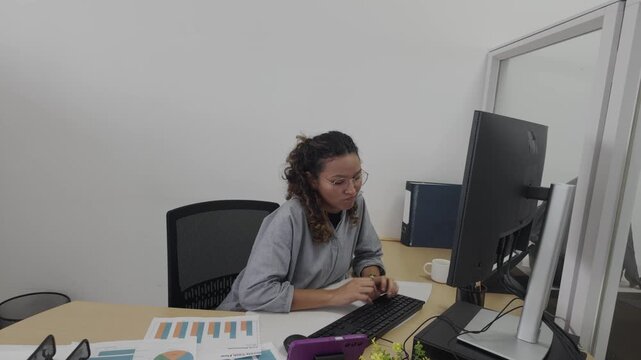 Office worker changing emotions at her desk