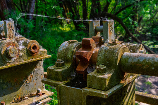 Flood gate machinery