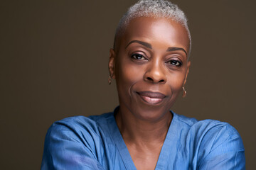 Obraz premium A midwife in her middle years, a Black woman with a gentle expression