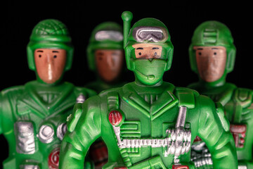 Obraz premium Toy soldiers squad in green military uniforms