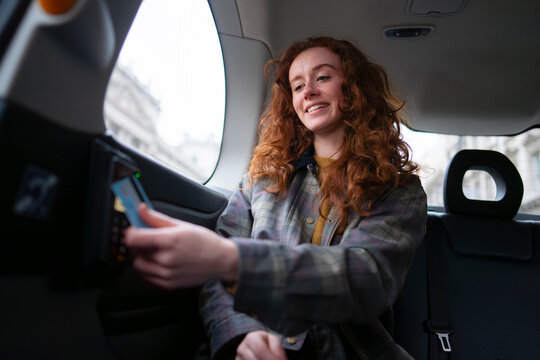 Paying with credit card inside London taxi