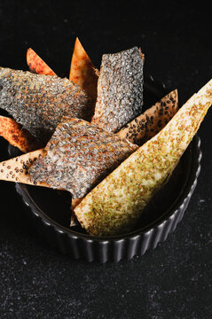 Dehydrated fish skin chips


