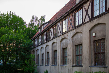 Obraz premium Historic half-timbered building facade with arched windows at dusk in Szczecin
