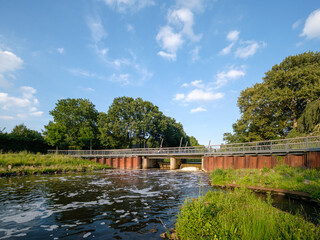 Obraz premium Weir - Stuw bij Lochem, Achterhoek, Gelderland province, The Netherlands
