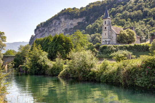 Vue sur le village de Chanaz dans le d&eacute;partement de la Savoie