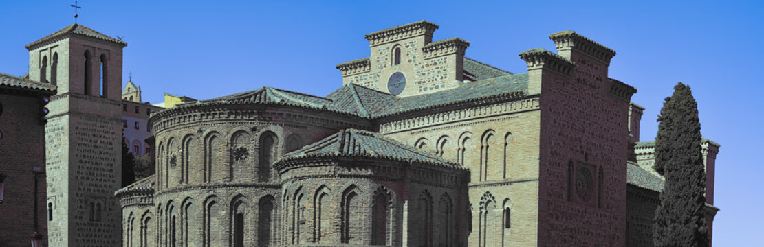 James the Great parish in Toledo on a sunny day.