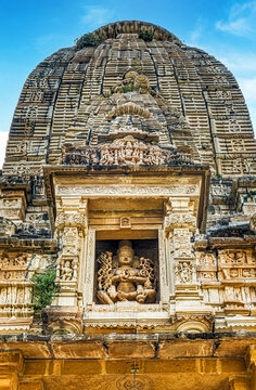 Kumbh Shyam and Meera Temples in Chittorgarh Fort, Rajasthan, celebrate Lord Vishnu and Meera Bai's devotion to Krishna, blending sacred architecture, history, and enduring spirituality.