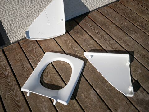 cracked plastic toilet seat