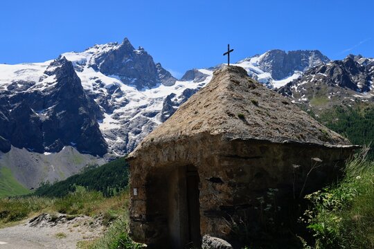 L'oratoire Saint-Anne du Chazelet et la Meije. La Grave-La Meije - Oisans - Parc National des Ecrins - Hautes-Alpes 