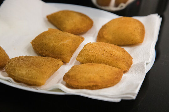 Rissol in Portugal, as risole in Brazil, or rissole in French, is a salty pastry, a kind of half-moon shaped snack, it can be meat, shrimp or cheese.	