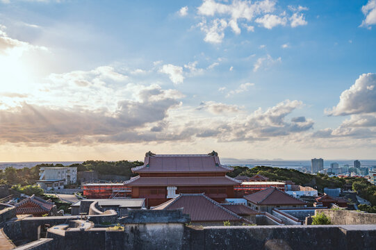 沖縄　夕暮れの首里城