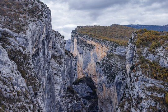 Gordes of Verdon rock formations