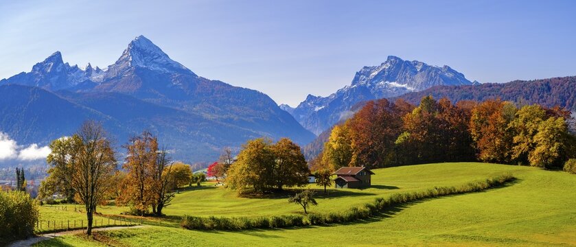 Autumn landscape, in the background the mountains Watzmann and Hochkalter, Berchtesgadener Alps, Bischofswiesen, Berchtesgadener Land, Upper Bavaria, Bavaria, Germany