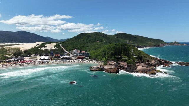 Praia da Joaquina em Florian&oacute;polis, Santa Catarina, Brasil. Vista a&eacute;rea da praia da Joaquina.