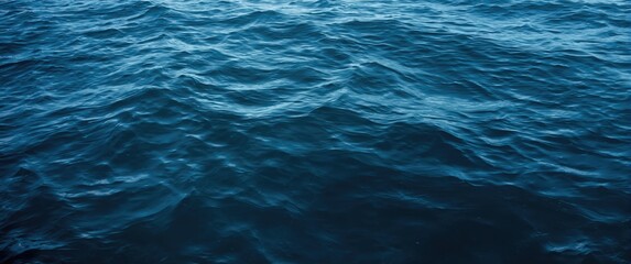 Obraz premium Dark blue ocean water surface with gentle waves