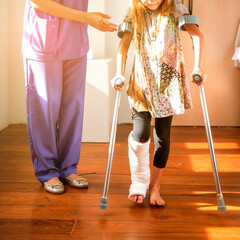 Child recovering with supportive care © Rawpixel.com