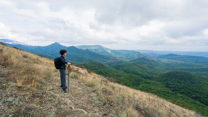 Fototapeta premium Hiker enjoying a panoramic mountain view on a scenic ridge trail