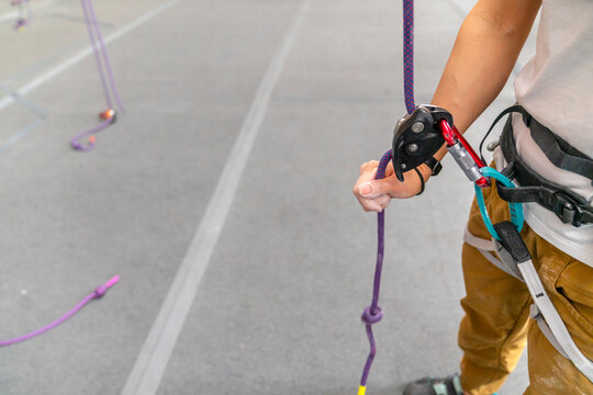 Rock climber belayer gri gri device rope safety