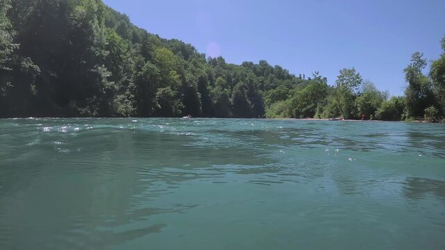 Aare-Schw&uuml;mm um die Bremgartenschlaufe in Bern - Urbanes Flussschwimmen im Wildwasser Gletscherwasser Aare 4K UHD