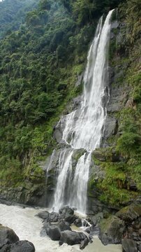 Vertical shot of a waterfall in Taiwan.