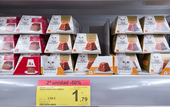 DENIA, SPAIN - Juny 18, 2026.Retail display of Purina Gourmet Revelations cat food in gelatin on a supermarket shelf in Spain with discount label
