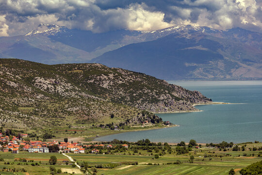 Das albanische Dorf Pustec am gro&szlig;en Prespasee, Nationalpark Prespa, Dreil&auml;ndereck Albanien, Griechenland, Nordmazedonien, 30.05.2026 