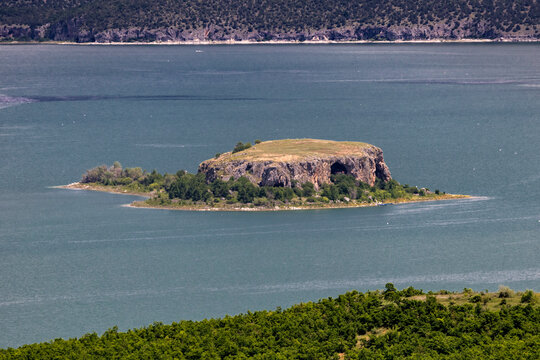 Die albanische Insel Maligrad, Pustec, gro&szlig;er Prespasee, Nationalpark Prespa, Dreil&auml;ndereck Albanien, Griechenland, Nordmazedonien, 30.05.2026  