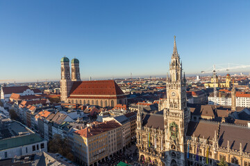 Naklejka premium scenic view to famous church of our lady - german - Frauenkirche - in Munich