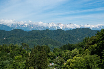 残雪の北アルプスの稜線　長野県小川村 © RATM