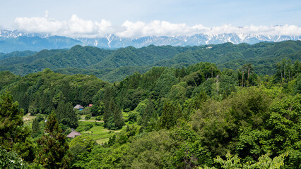 残雪の北アルプスの稜線　長野県小川村 © RATM