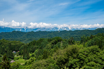 残雪の北アルプスの稜線　長野県小川村 © RATM