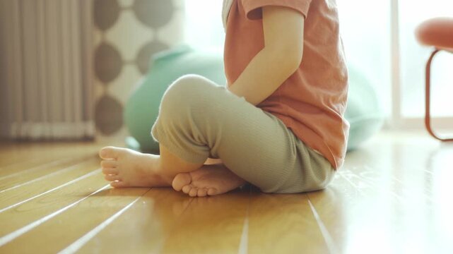 テレビを見ている子供