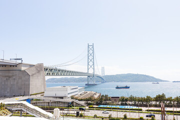 舞子駅周辺と明石海峡大橋に船 © walkingcow3039