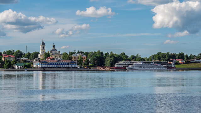 View of the town of Myshkin from the Volga river.	