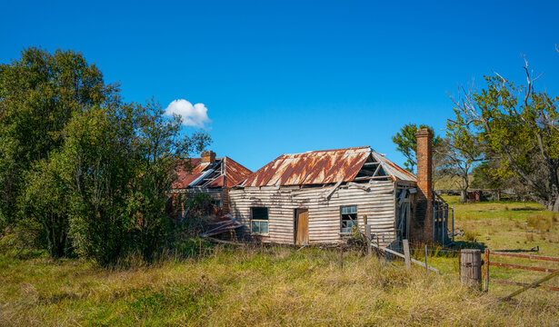 Old Cobb and Co Inn on the Grafton Road near Glen Innes