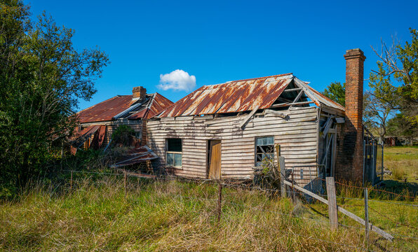 Old Cobb and Co Inn on the Grafton Road near Glen Innes