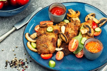Crispy breaded pork chops with a vegetable garnish © nikolaydonetsk
