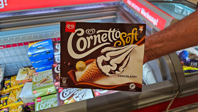 cornetto soft chocolatey ice cream box