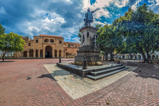 SANTO DOMINGO, DOMINICAN REPUBLIC-MARCH 13, 2020: Statue of Christopher Columbus in Parque Colon,the central square of the Ciudad Colonial historic district and the Catedral de Santa Maria la Menor.
