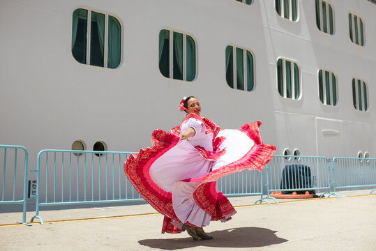 Mexican woman Dancing