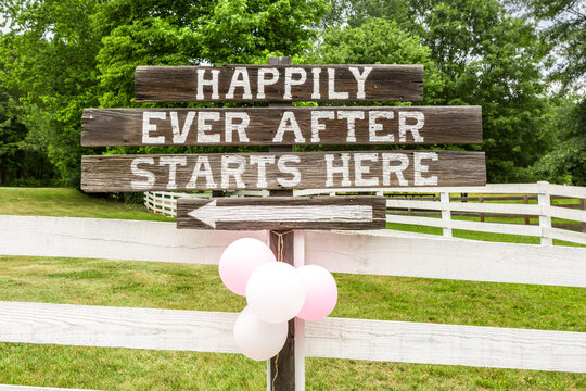 Rustic Wedding Sign with "Happily Ever After Starts Here" Quote for Ceremony Decor