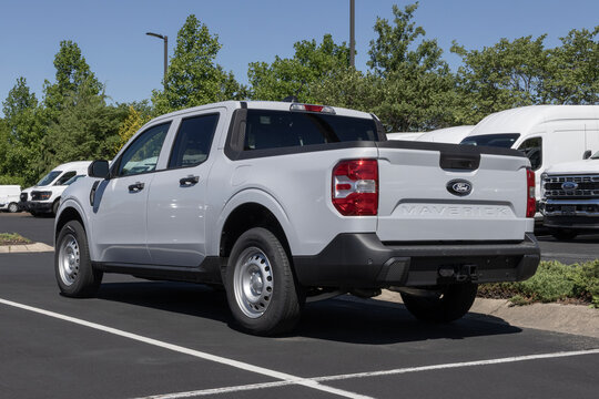 Ford Maverick XL AWD truck at a dealership. Ford offers the Maverick with a 2.0L EcoBoost engine. MY:2026