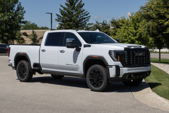 GMC Sierra 2500 4WD Denali Ultimate display. GMC offers the Sierra 2500 with a 6.6L Duramax Turbo-Diesel engine. MY:2026